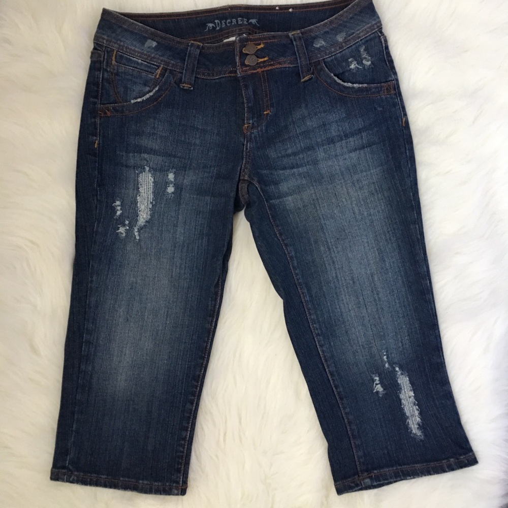 3/$15 Distressed jean capris
